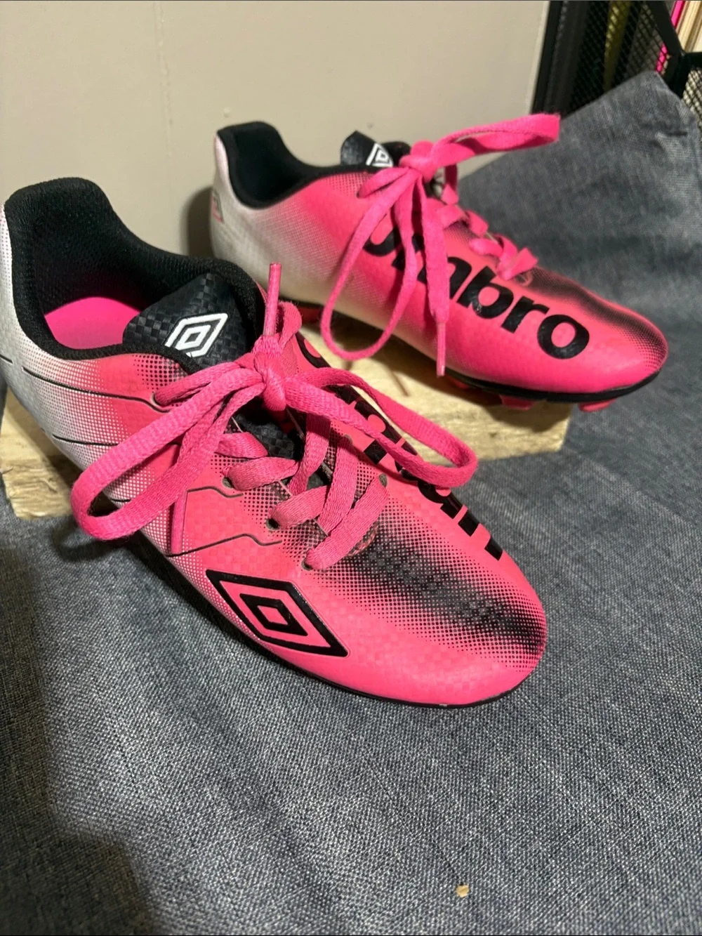 Umbro Soccer Cleats Pink Black Kids Size 1